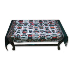 Khăn trải bàn màu xanh lá cây