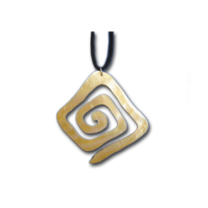 Mặt dây chuyền hình giun xác vàng