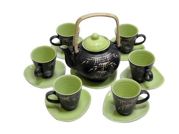 Bộ trà cốc nhọn, ấm quả Lê ngoài men đen khắc tre trong men xanh cốm (1 bình trà + 6 tách + 7 đĩa lót)